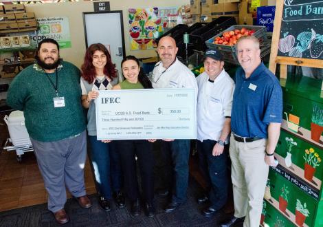 Campus Dining staff donating to the AS Food Bank
